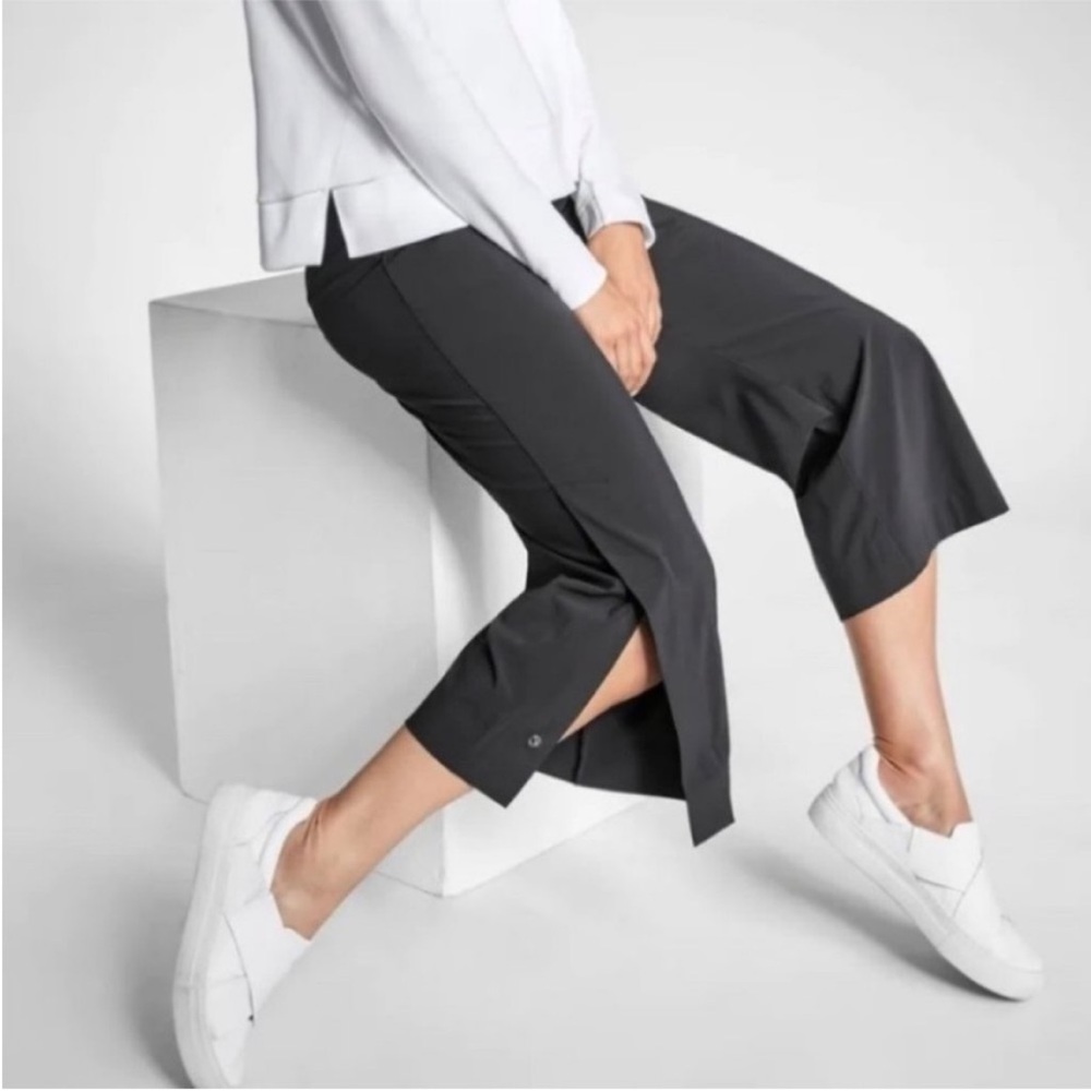 Athleta Tribeca Wide leg Cropped Pant Black
Size 10 - Picture 3 of 13